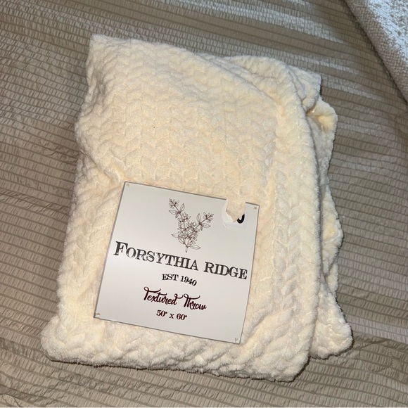 Other - NWT Ivory Textured Fleece Blanket